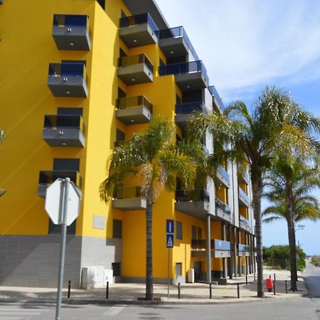Apartamento frente ao mar com piscina de água salgada Quarteira Exterior foto