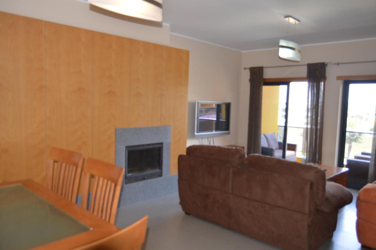 Apartamento frente ao mar com piscina de água salgada Quarteira Exterior foto