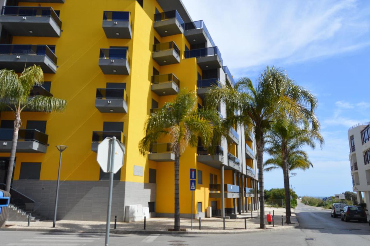 Apartamento frente ao mar com piscina de água salgada Quarteira Exterior foto