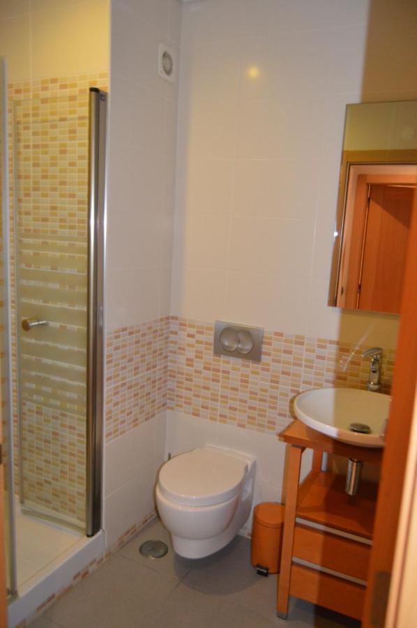 Apartamento frente ao mar com piscina de água salgada Quarteira Exterior foto