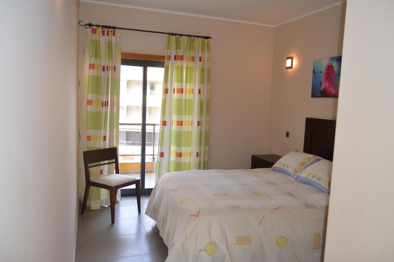 Apartamento frente ao mar com piscina de água salgada Quarteira Exterior foto