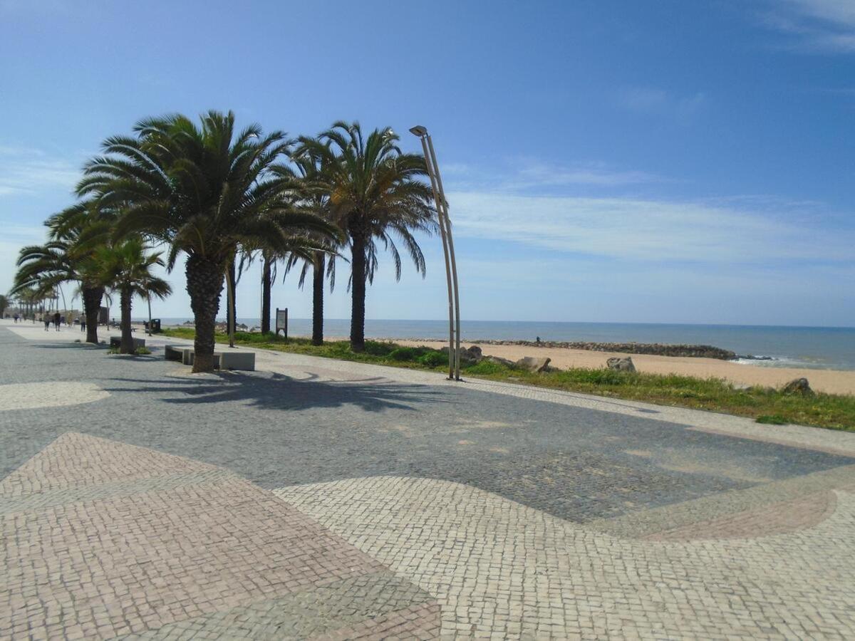 Apartamento frente ao mar com piscina de água salgada Quarteira Exterior foto