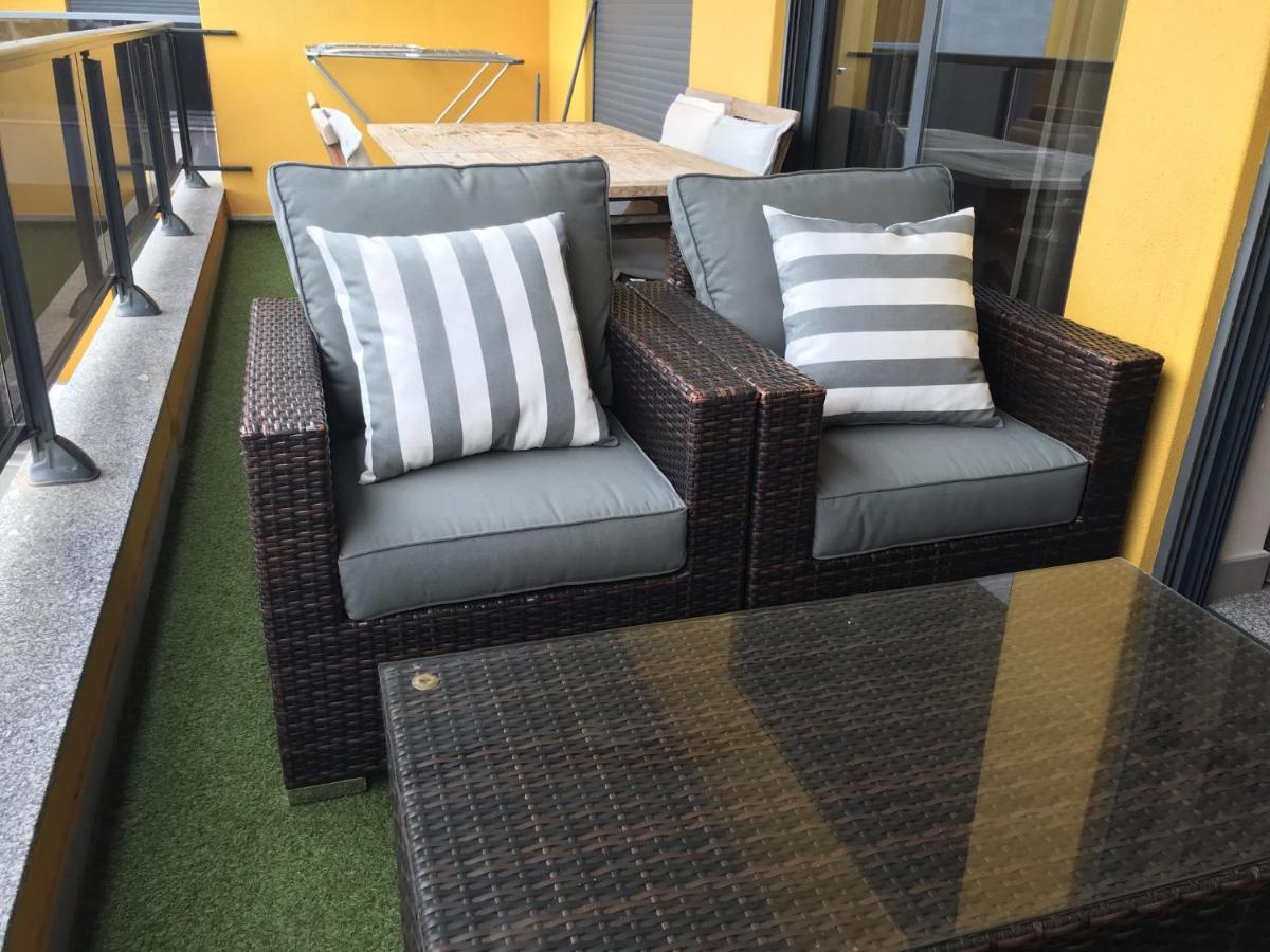 Apartamento frente ao mar com piscina de água salgada Quarteira Exterior foto