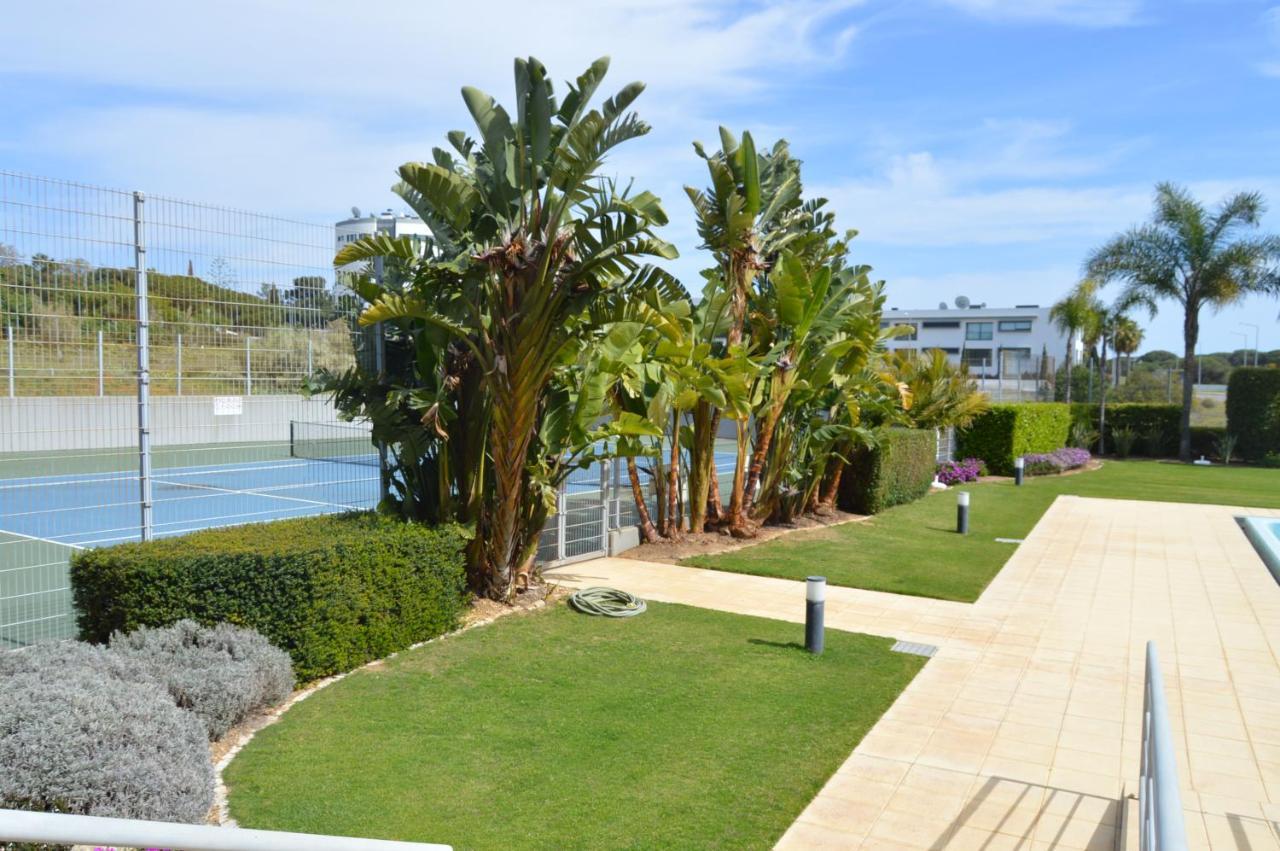 Apartamento frente ao mar com piscina de água salgada Quarteira Exterior foto